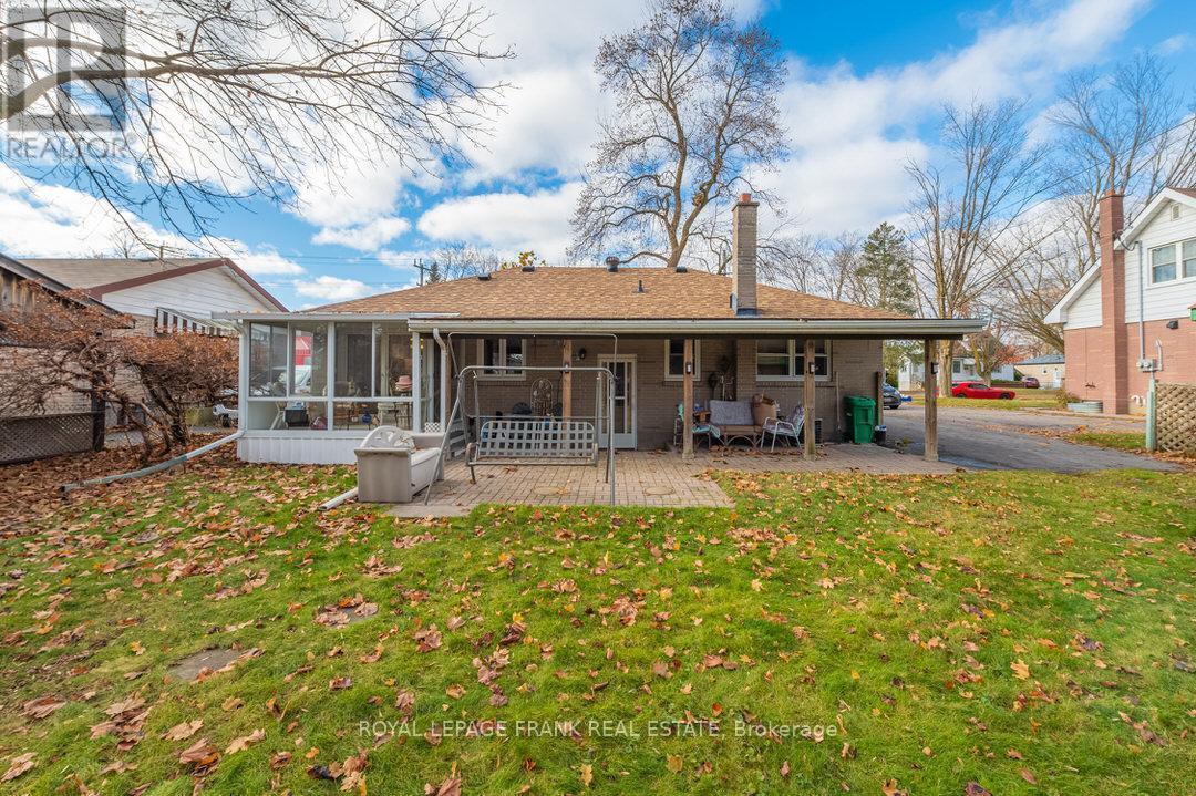 












872 WESTERN AVENUE

,
Peterborough (Otonabee Ward 1),




Ontario
K9J5V9


