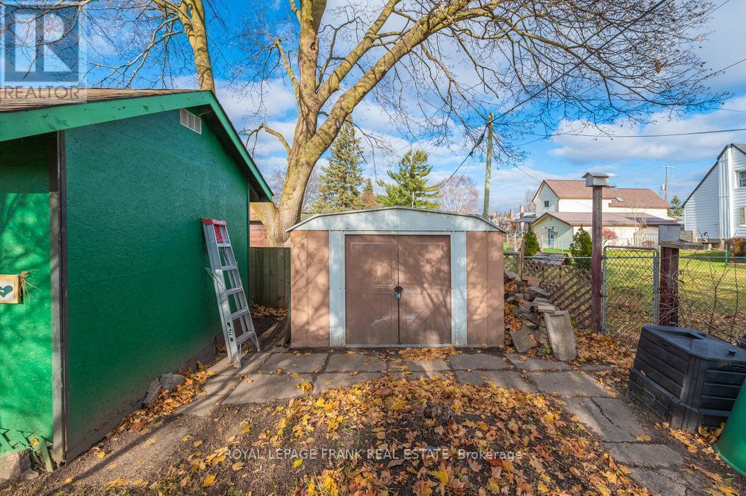 












872 WESTERN AVENUE

,
Peterborough (Otonabee Ward 1),




Ontario
K9J5V9


