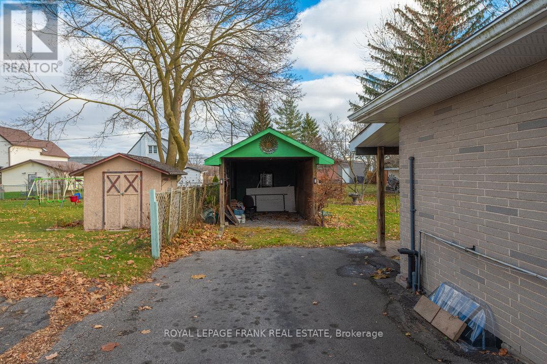 












872 WESTERN AVENUE

,
Peterborough (Otonabee Ward 1),




Ontario
K9J5V9

