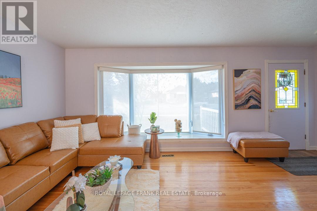 












872 WESTERN AVENUE

,
Peterborough (Otonabee Ward 1),




Ontario
K9J5V9

