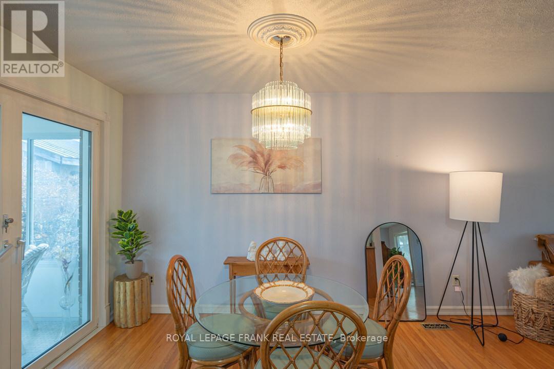 












872 WESTERN AVENUE

,
Peterborough (Otonabee Ward 1),




Ontario
K9J5V9

