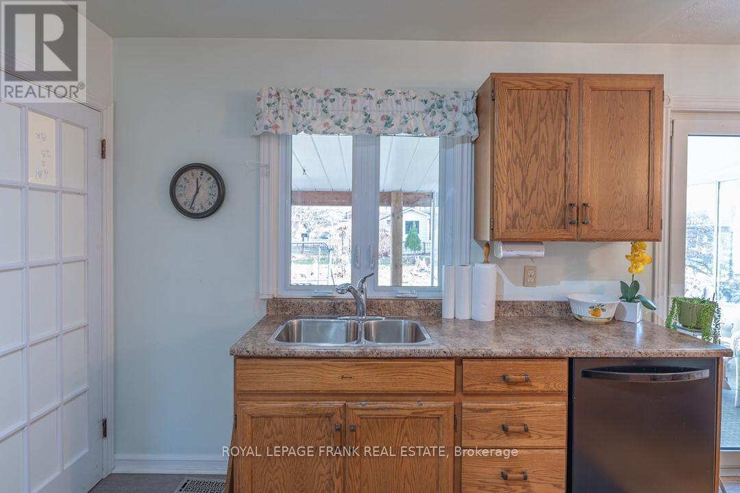 












872 WESTERN AVENUE

,
Peterborough (Otonabee Ward 1),




Ontario
K9J5V9

