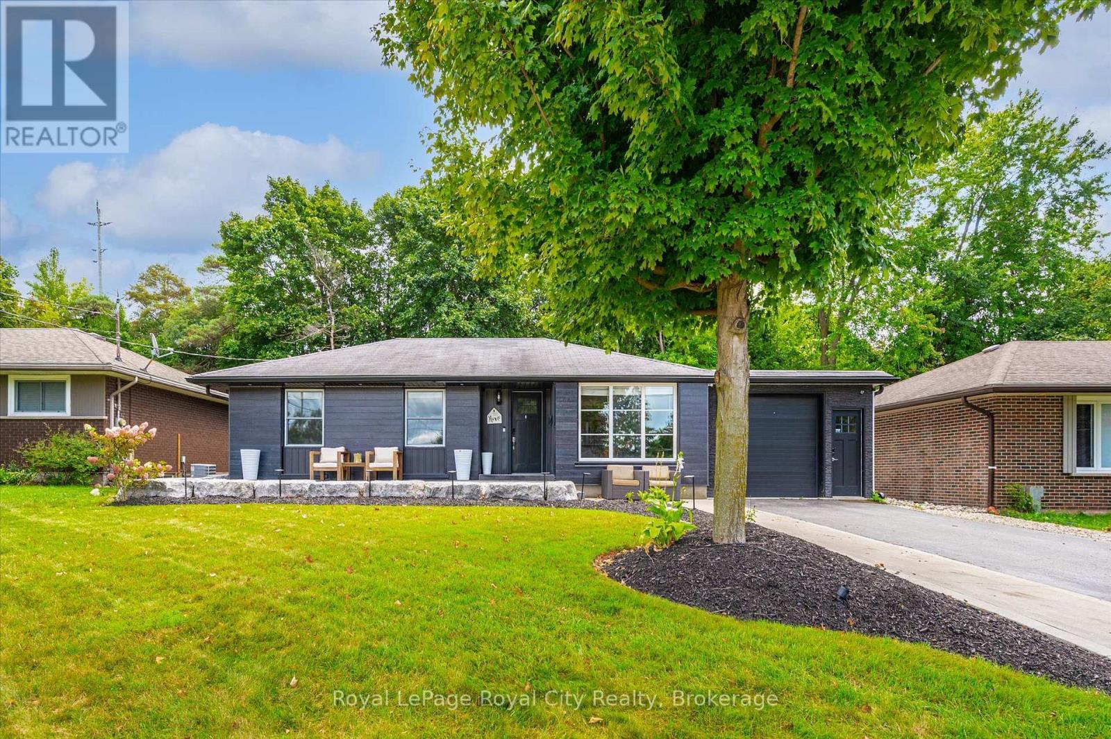 












670 FERRIER STREET

,
Centre Wellington (Fergus),




Ontario
N1M1W8

