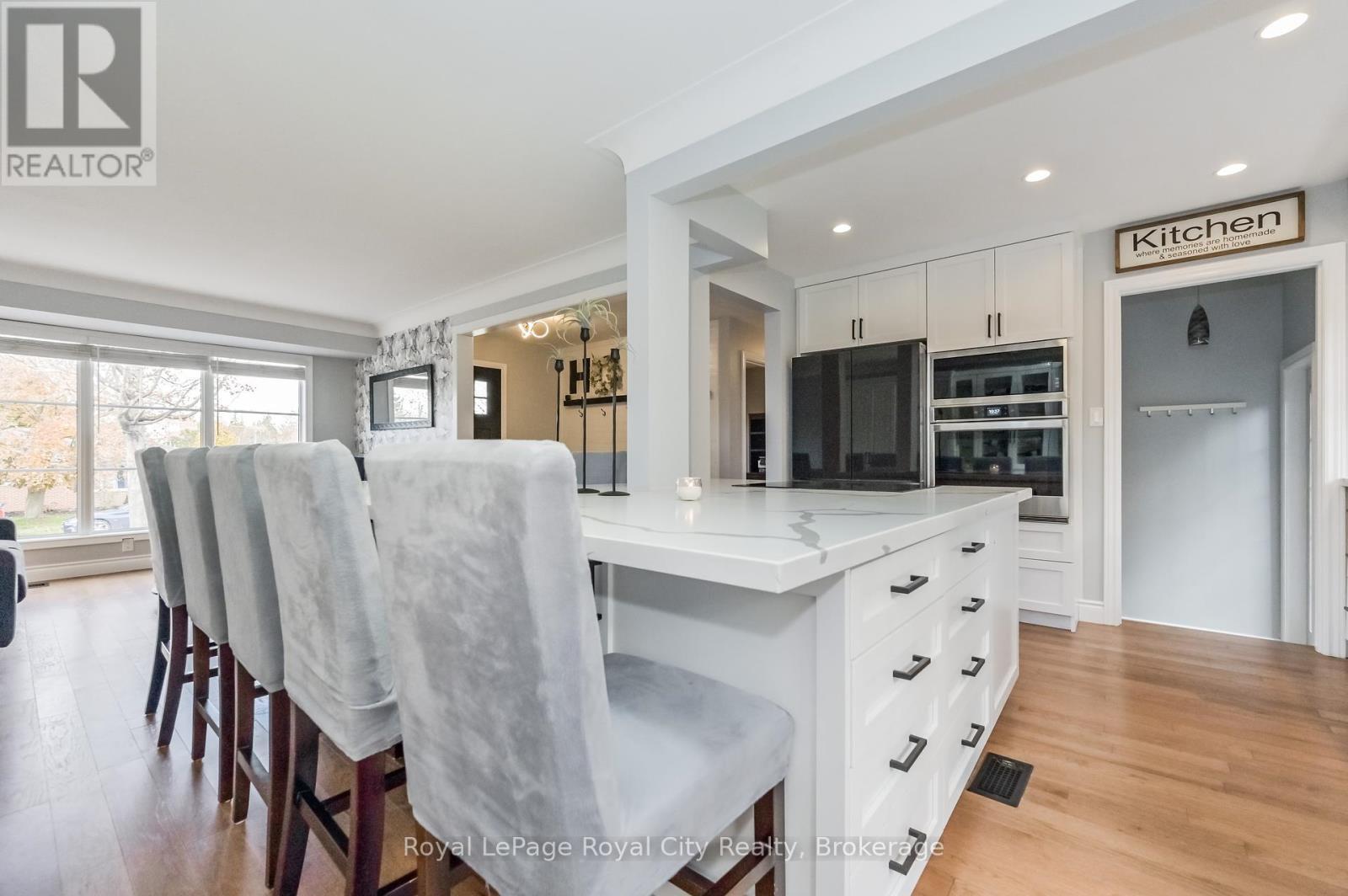 












670 FERRIER STREET

,
Centre Wellington (Fergus),




Ontario
N1M1W8

