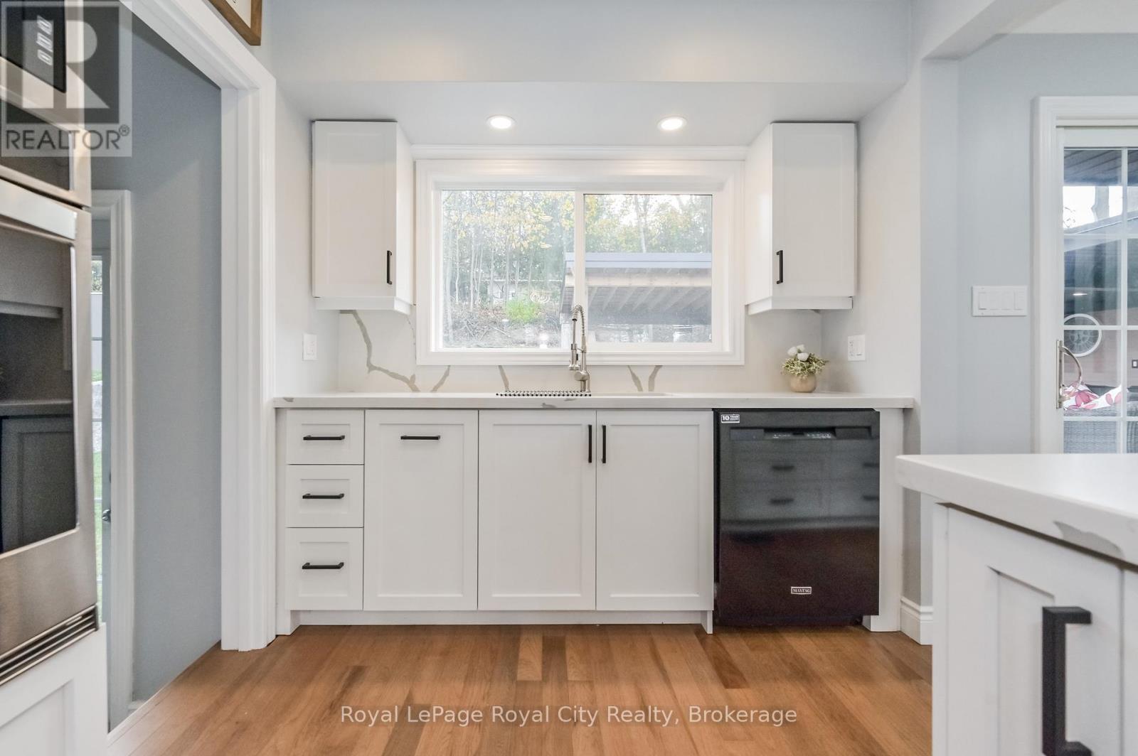 












670 FERRIER STREET

,
Centre Wellington (Fergus),




Ontario
N1M1W8

