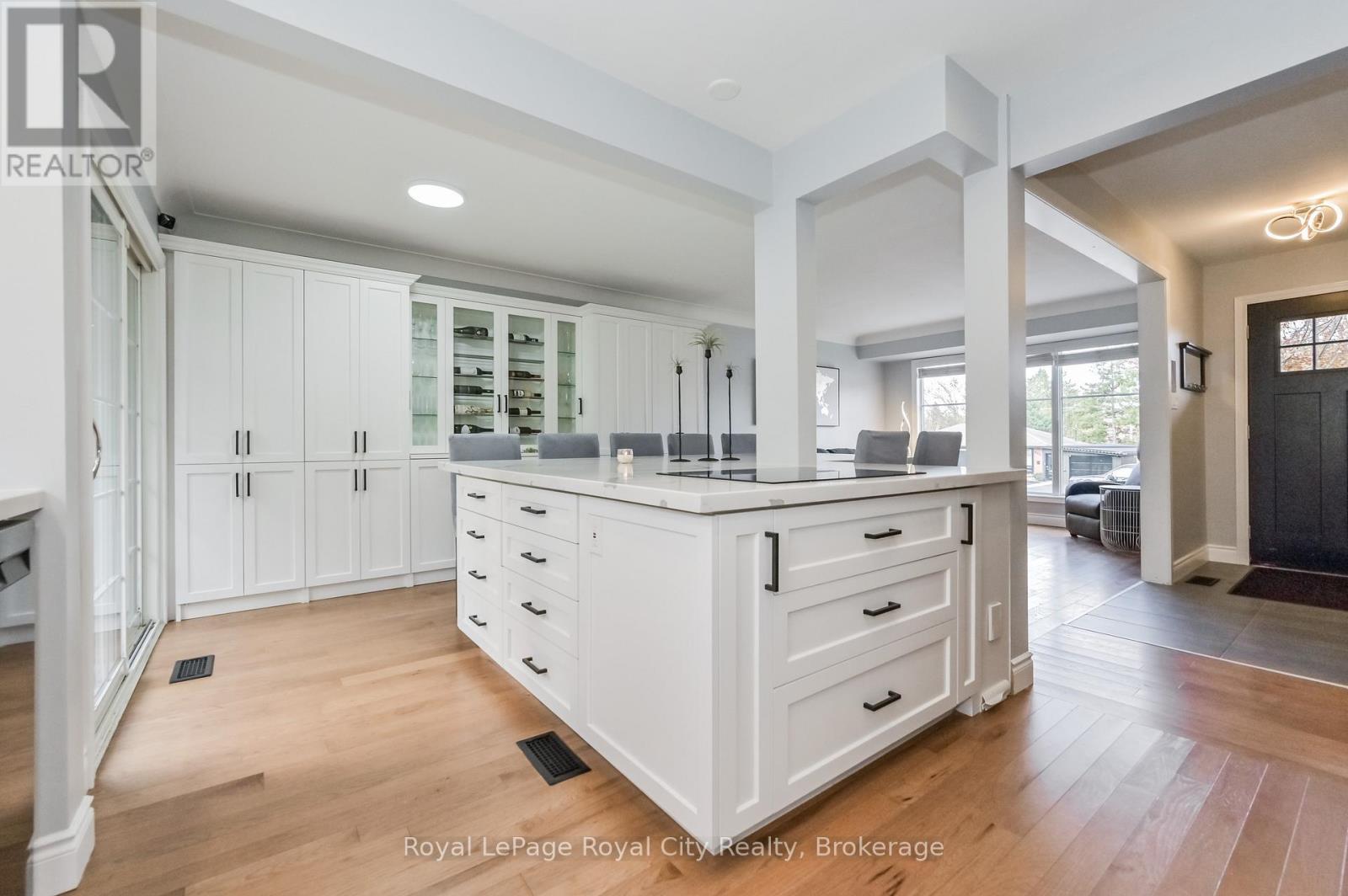 












670 FERRIER STREET

,
Centre Wellington (Fergus),




Ontario
N1M1W8

