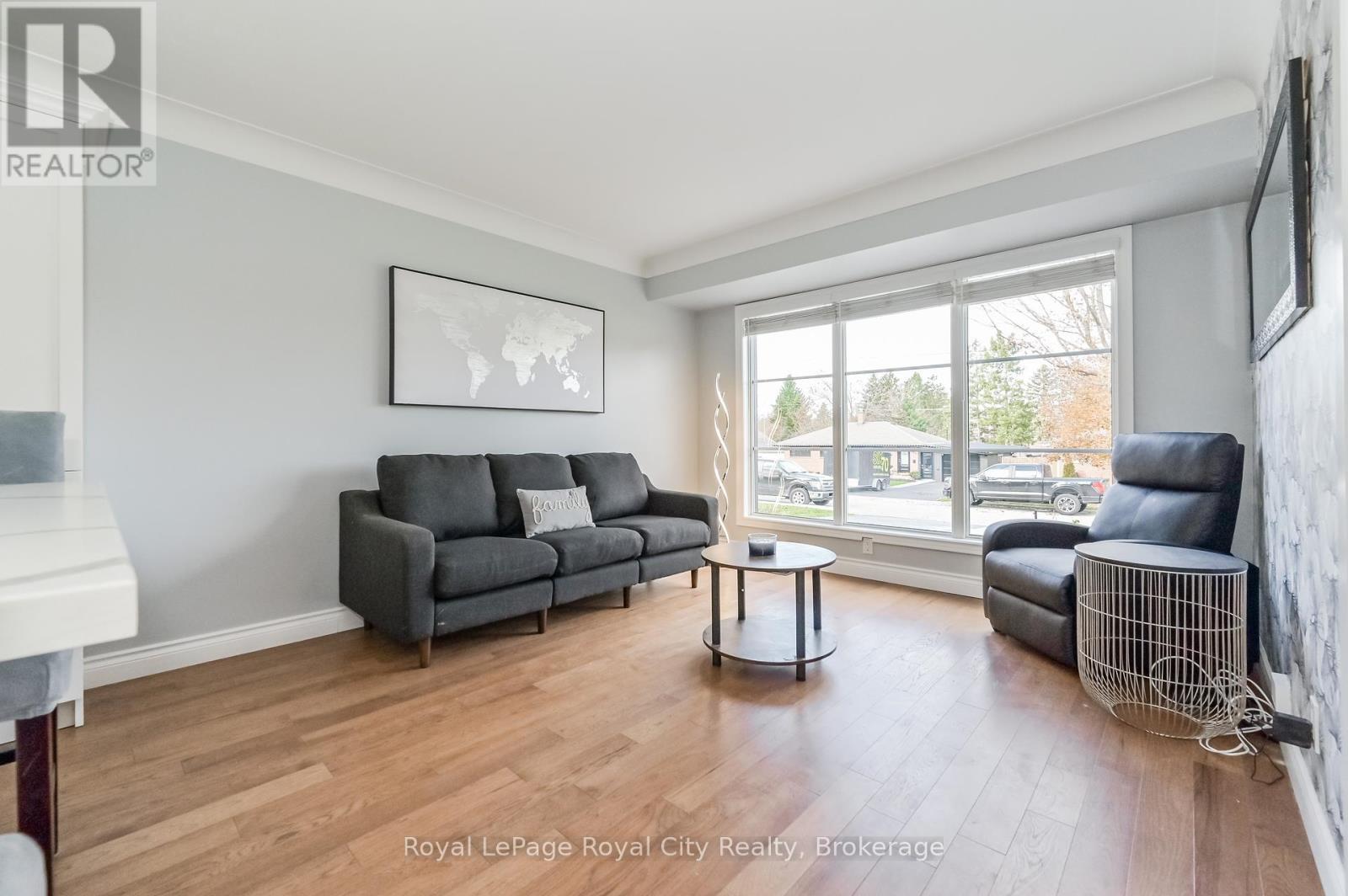 












670 FERRIER STREET

,
Centre Wellington (Fergus),




Ontario
N1M1W8

