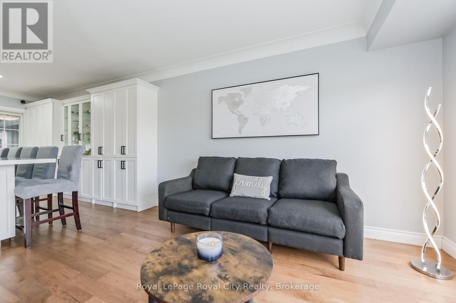 












670 FERRIER STREET

,
Centre Wellington (Fergus),




Ontario
N1M1W8

