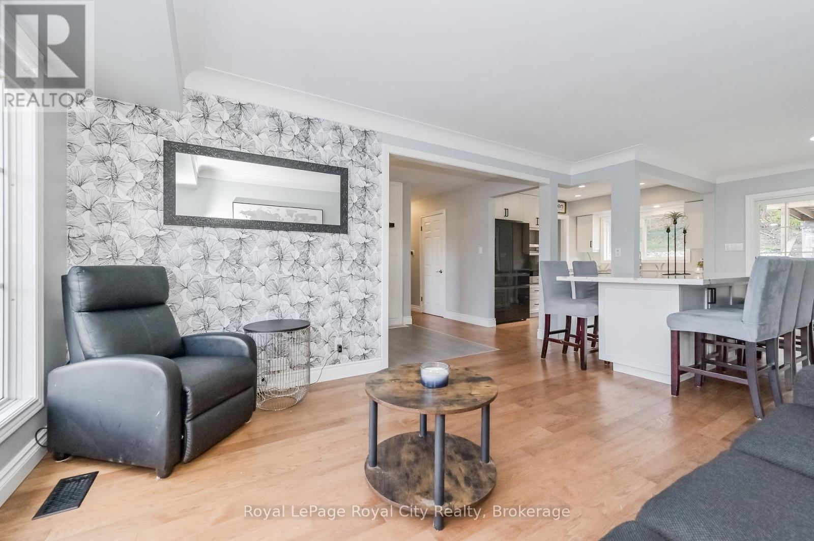 












670 FERRIER STREET

,
Centre Wellington (Fergus),




Ontario
N1M1W8


