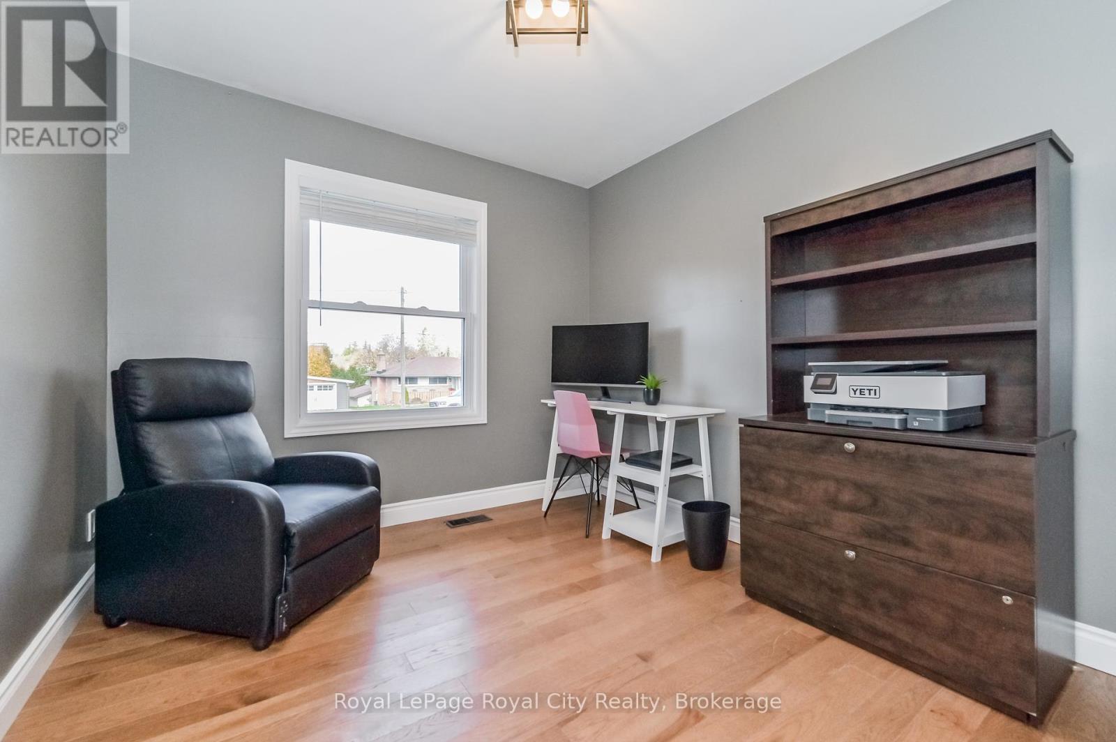 












670 FERRIER STREET

,
Centre Wellington (Fergus),




Ontario
N1M1W8

