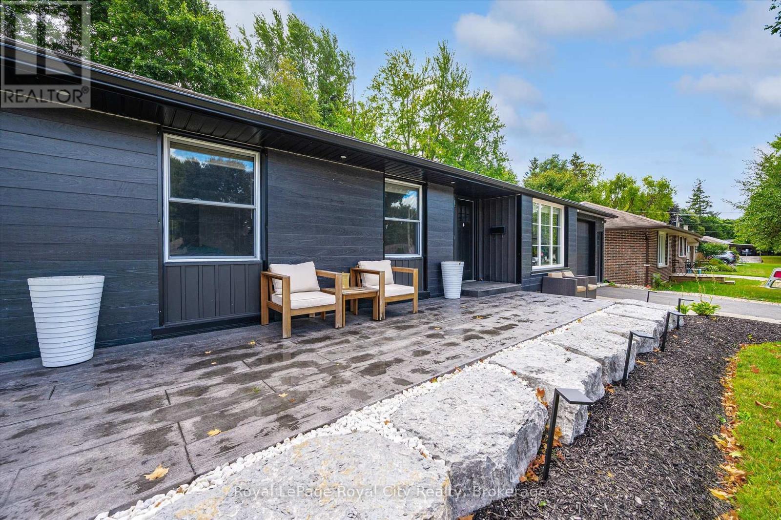 












670 FERRIER STREET

,
Centre Wellington (Fergus),




Ontario
N1M1W8


