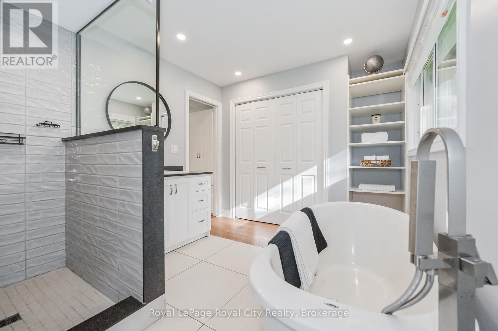












670 FERRIER STREET

,
Centre Wellington (Fergus),




Ontario
N1M1W8


