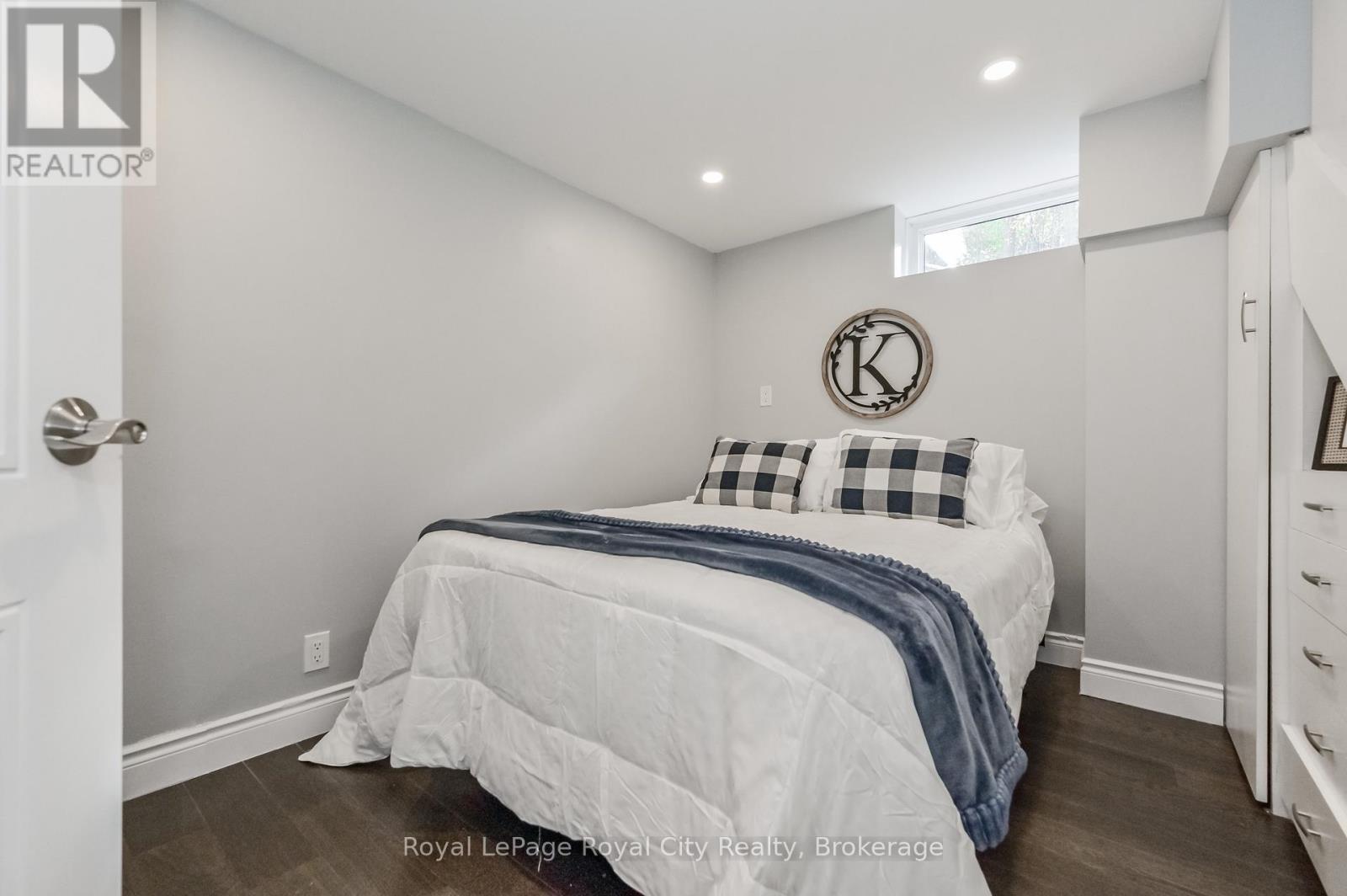 












670 FERRIER STREET

,
Centre Wellington (Fergus),




Ontario
N1M1W8

