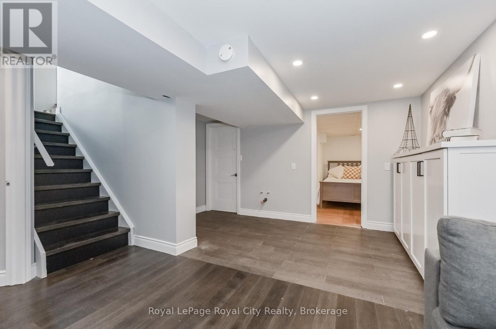 












670 FERRIER STREET

,
Centre Wellington (Fergus),




Ontario
N1M1W8

