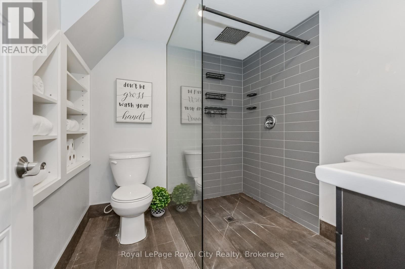 












670 FERRIER STREET

,
Centre Wellington (Fergus),




Ontario
N1M1W8

