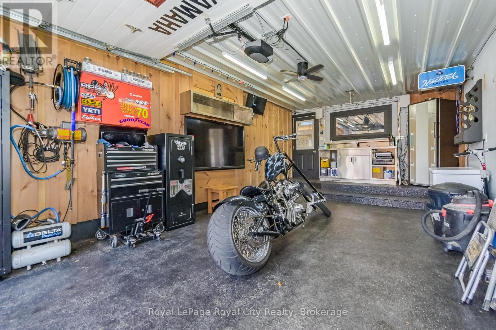












670 FERRIER STREET

,
Centre Wellington (Fergus),




Ontario
N1M1W8

