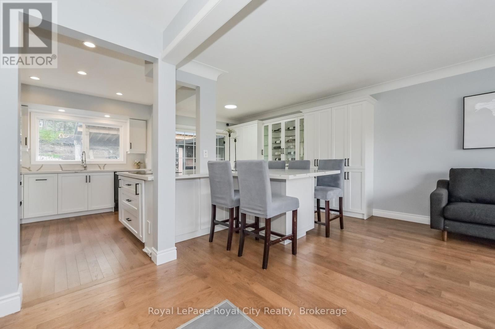 












670 FERRIER STREET

,
Centre Wellington (Fergus),




Ontario
N1M1W8

