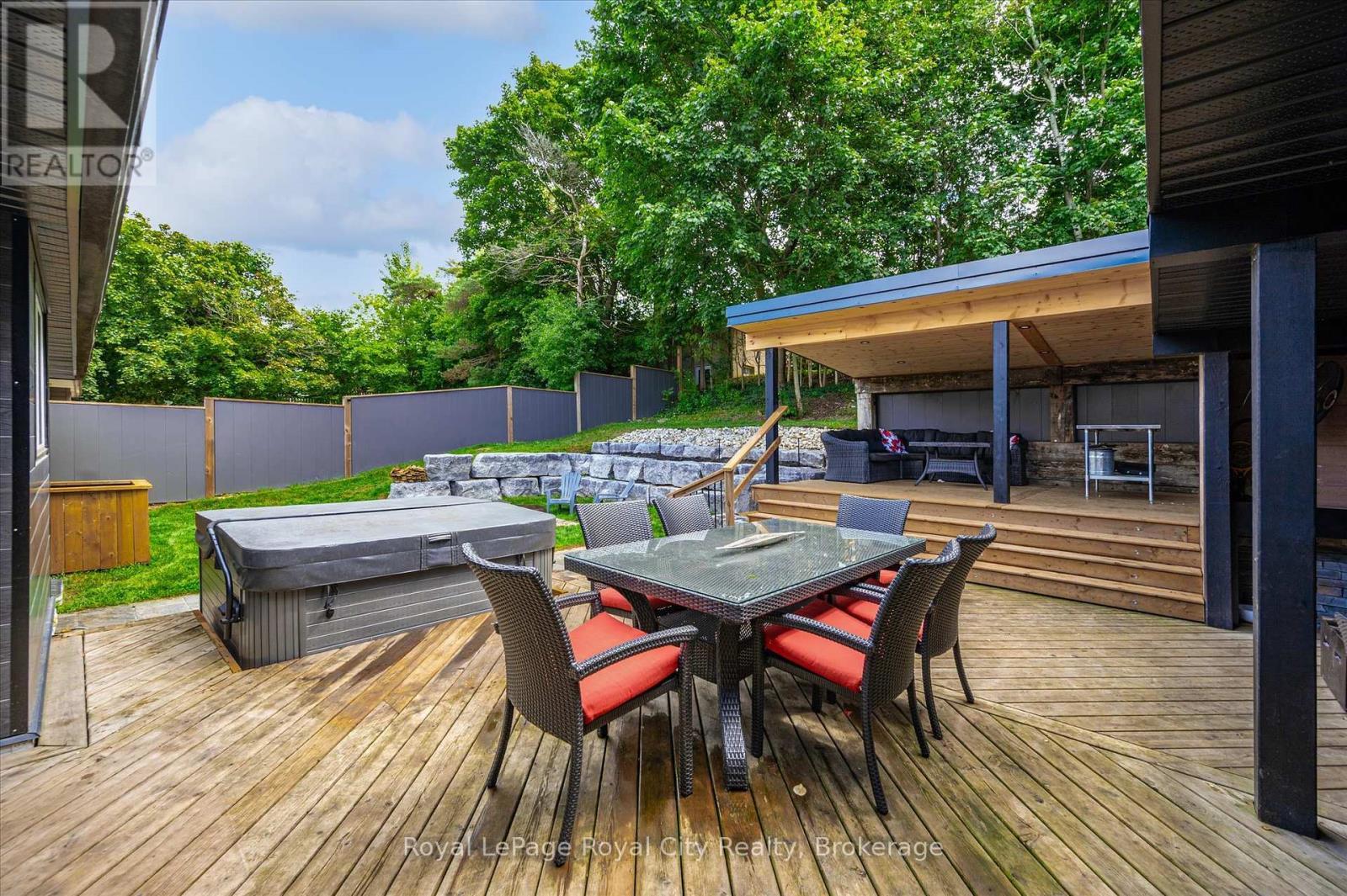 












670 FERRIER STREET

,
Centre Wellington (Fergus),




Ontario
N1M1W8

