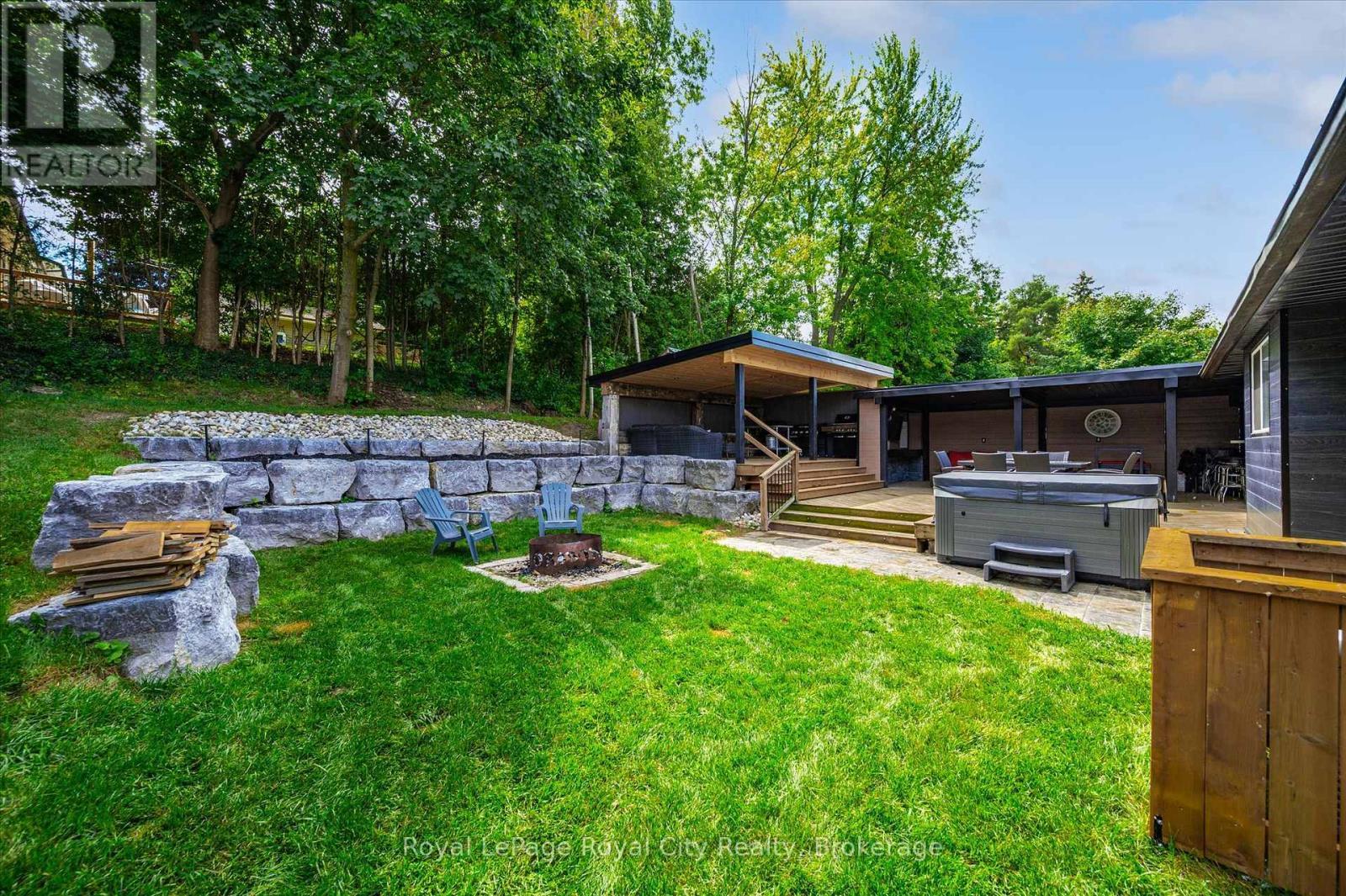 












670 FERRIER STREET

,
Centre Wellington (Fergus),




Ontario
N1M1W8


