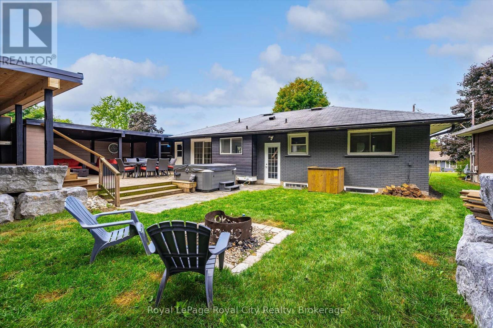












670 FERRIER STREET

,
Centre Wellington (Fergus),




Ontario
N1M1W8

