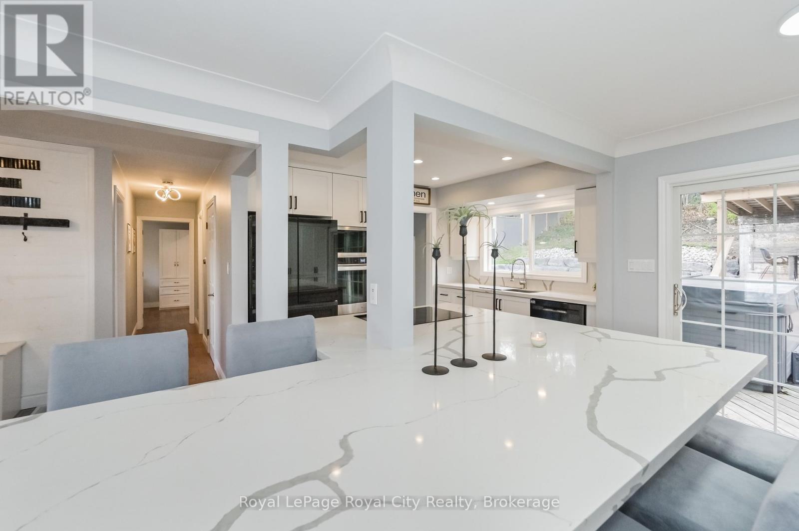 












670 FERRIER STREET

,
Centre Wellington (Fergus),




Ontario
N1M1W8

