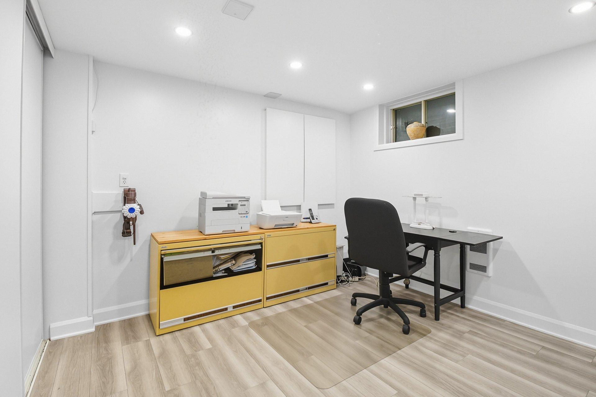









8


Rue du Mica

,
Gatineau (Hull),




QC
J8Z2P1

