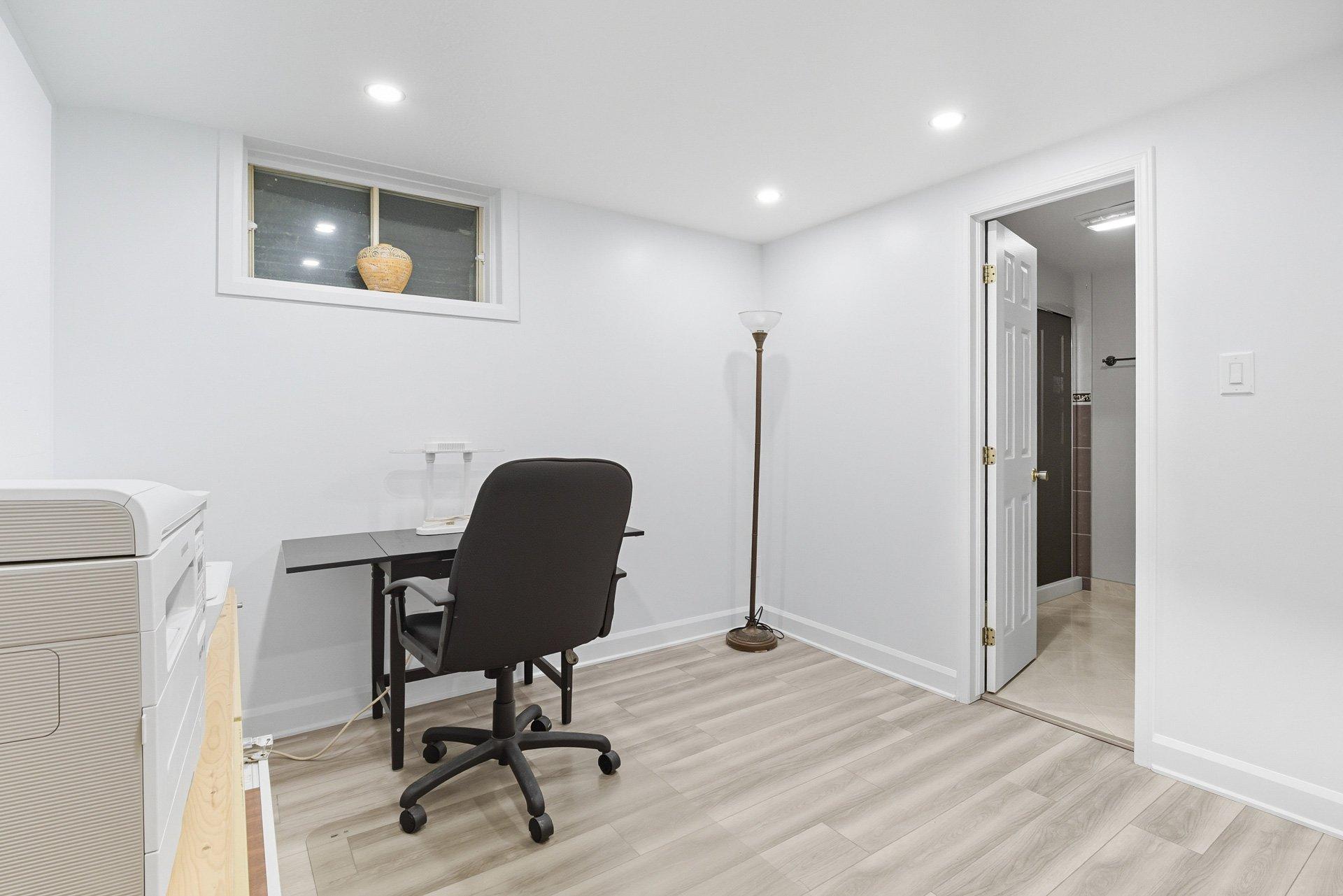 









8


Rue du Mica

,
Gatineau (Hull),




QC
J8Z2P1

