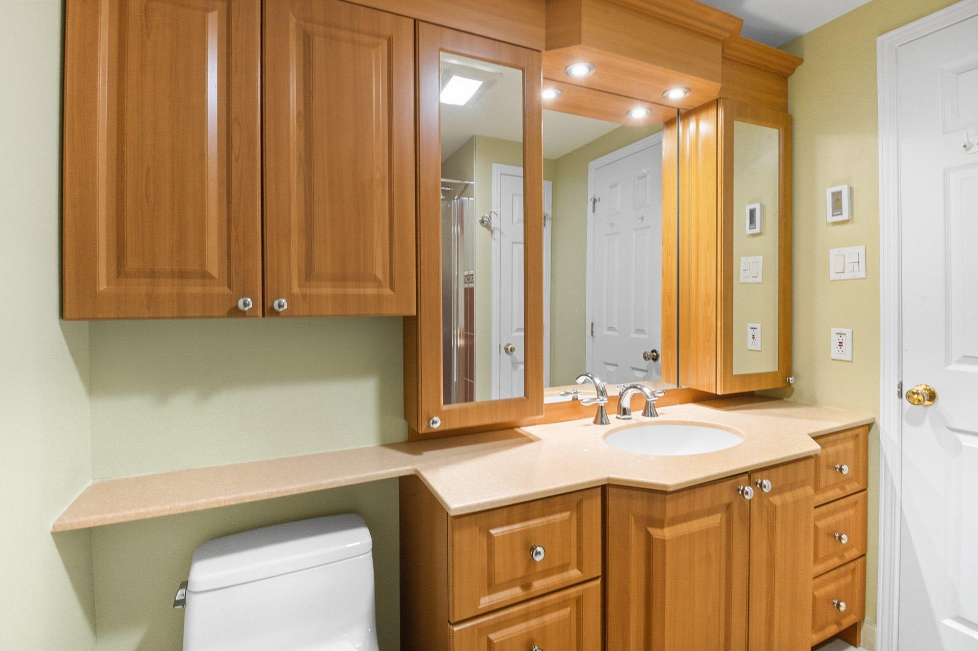 









8


Rue du Mica

,
Gatineau (Hull),




QC
J8Z2P1

