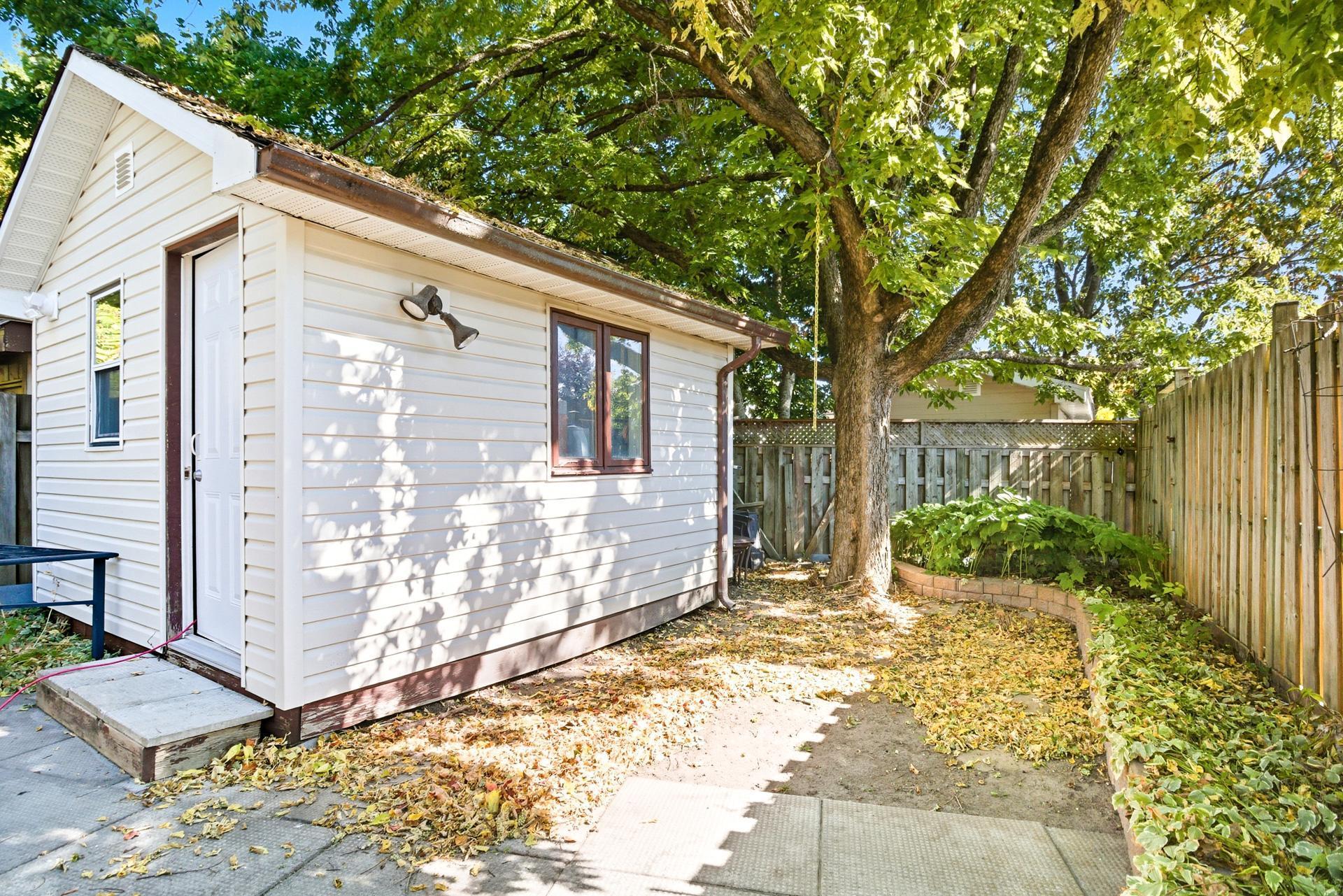 









8


Rue du Mica

,
Gatineau (Hull),




QC
J8Z2P1

