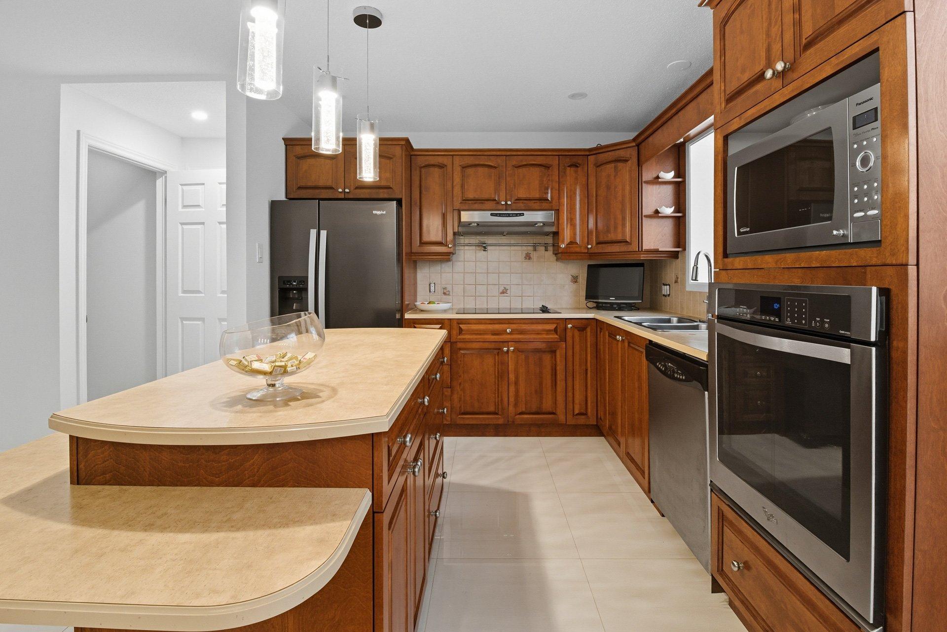 









8


Rue du Mica

,
Gatineau (Hull),




QC
J8Z2P1

