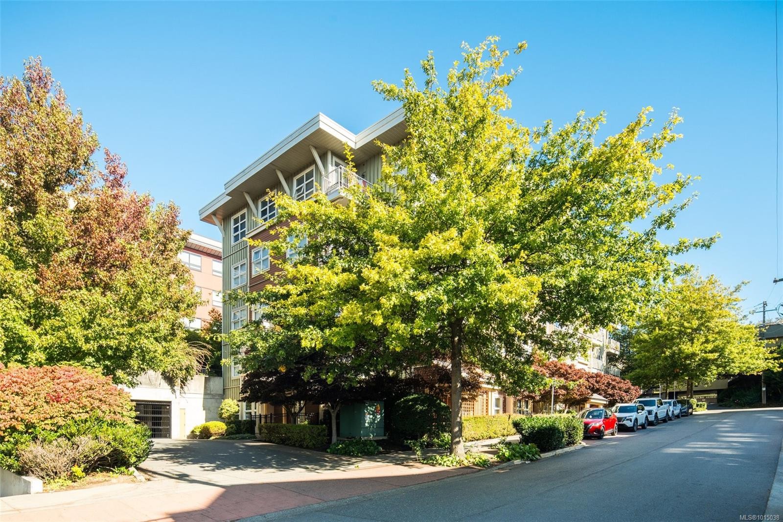 









870


Short

St, 403,
Saanich,




BC
V8X 2V5


