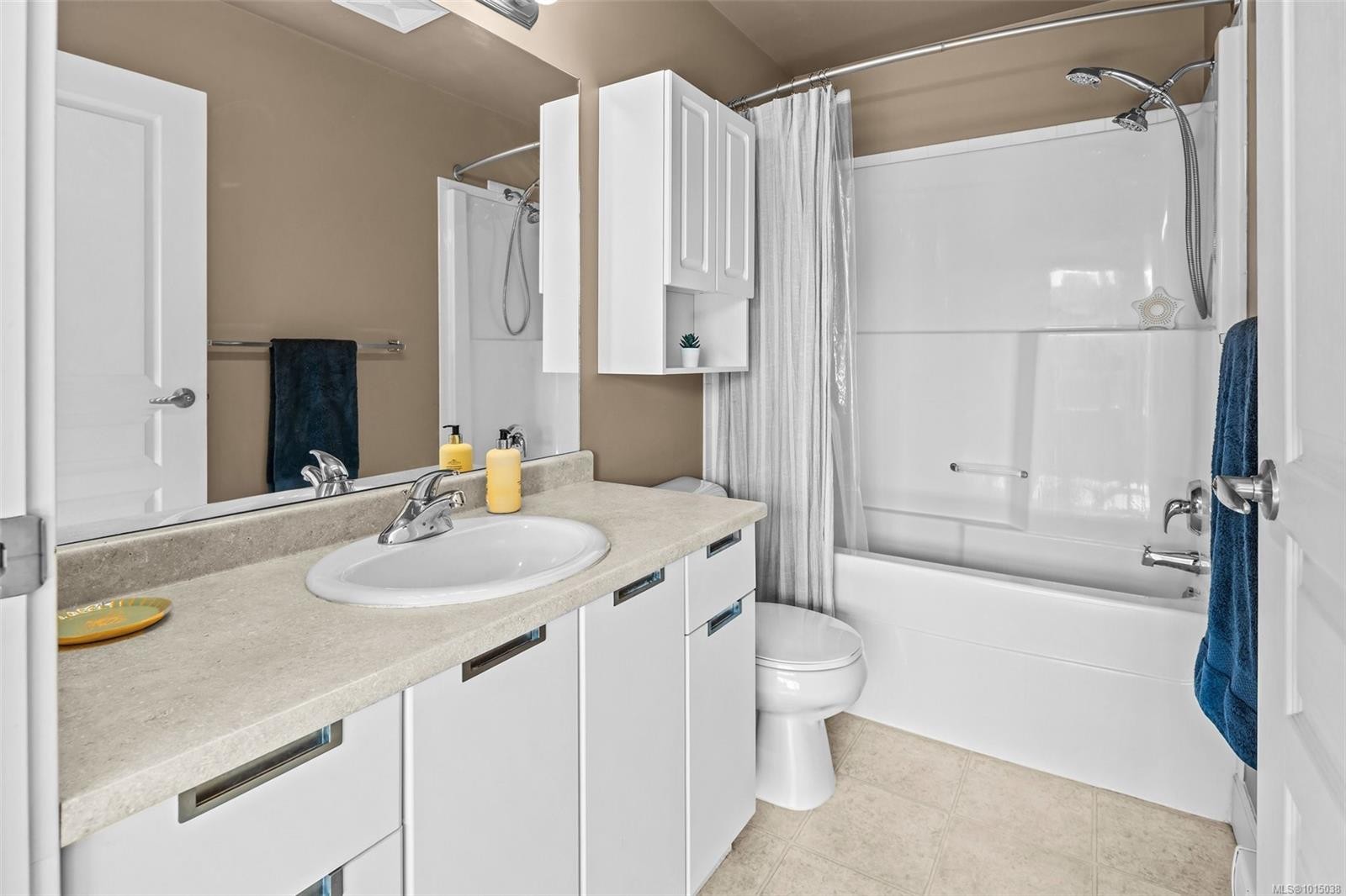 









870


Short

St, 403,
Saanich,




BC
V8X 2V5

