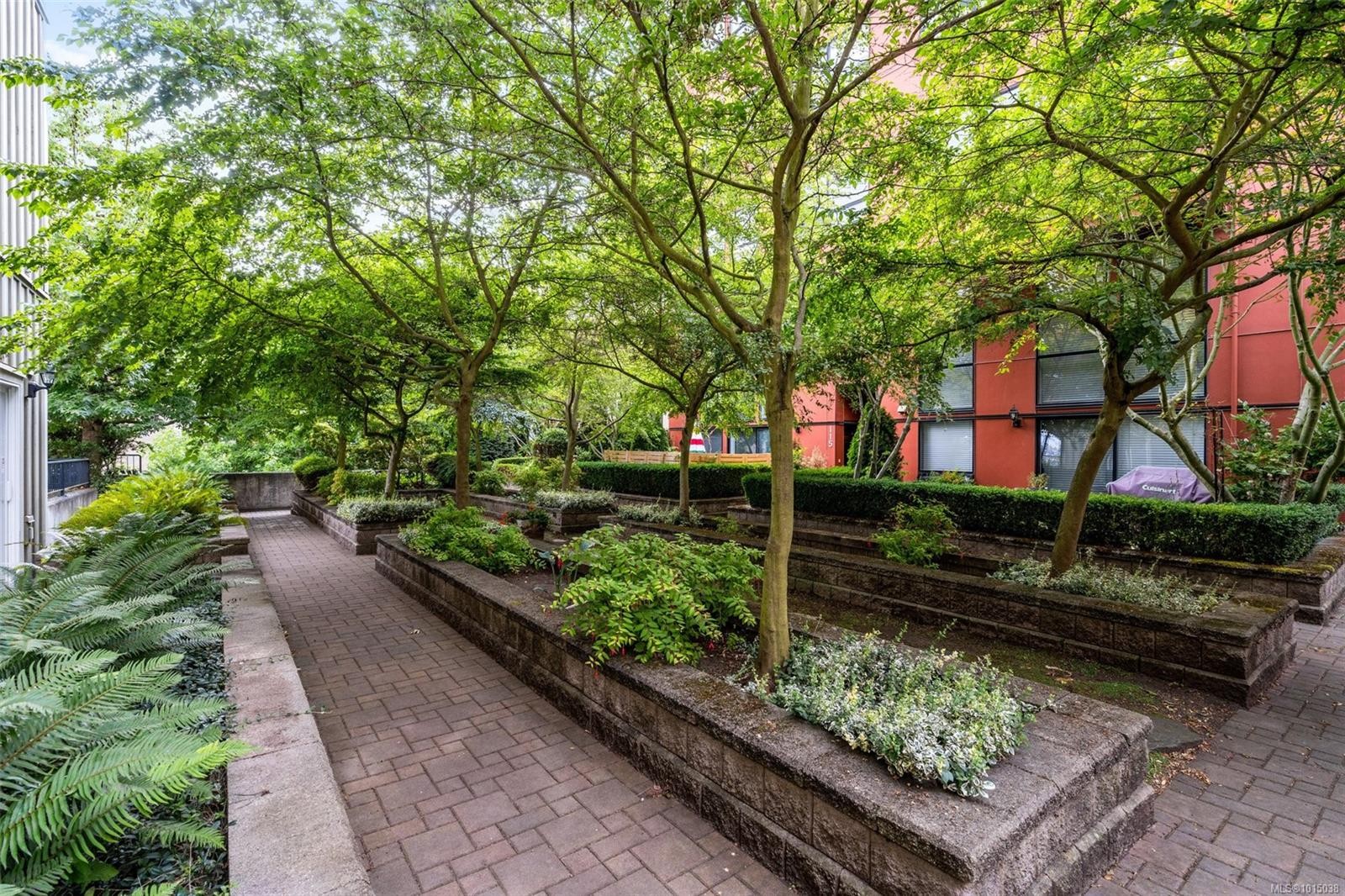 









870


Short

St, 403,
Saanich,




BC
V8X 2V5

