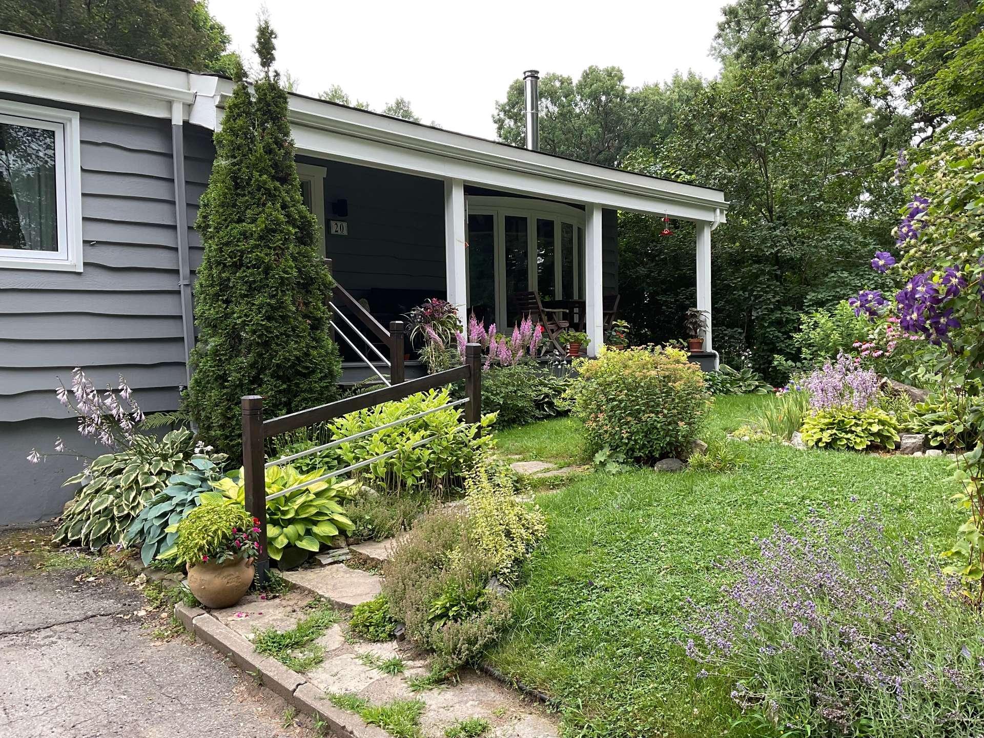 









20


Rue Touchette

,
Laval (Sainte-Rose),




QC
H7L1J5

