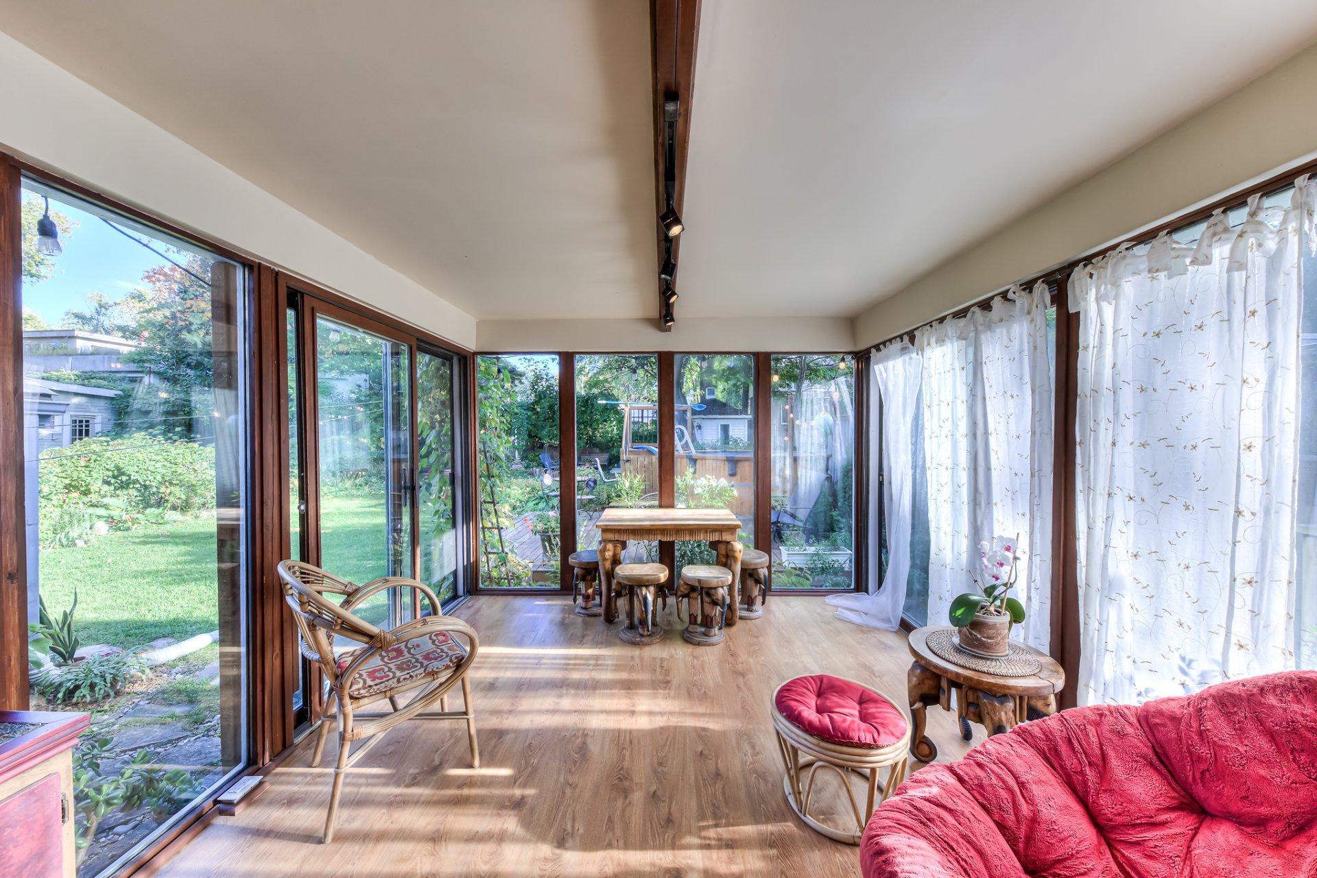 









20


Rue Touchette

,
Laval (Sainte-Rose),




QC
H7L1J5

