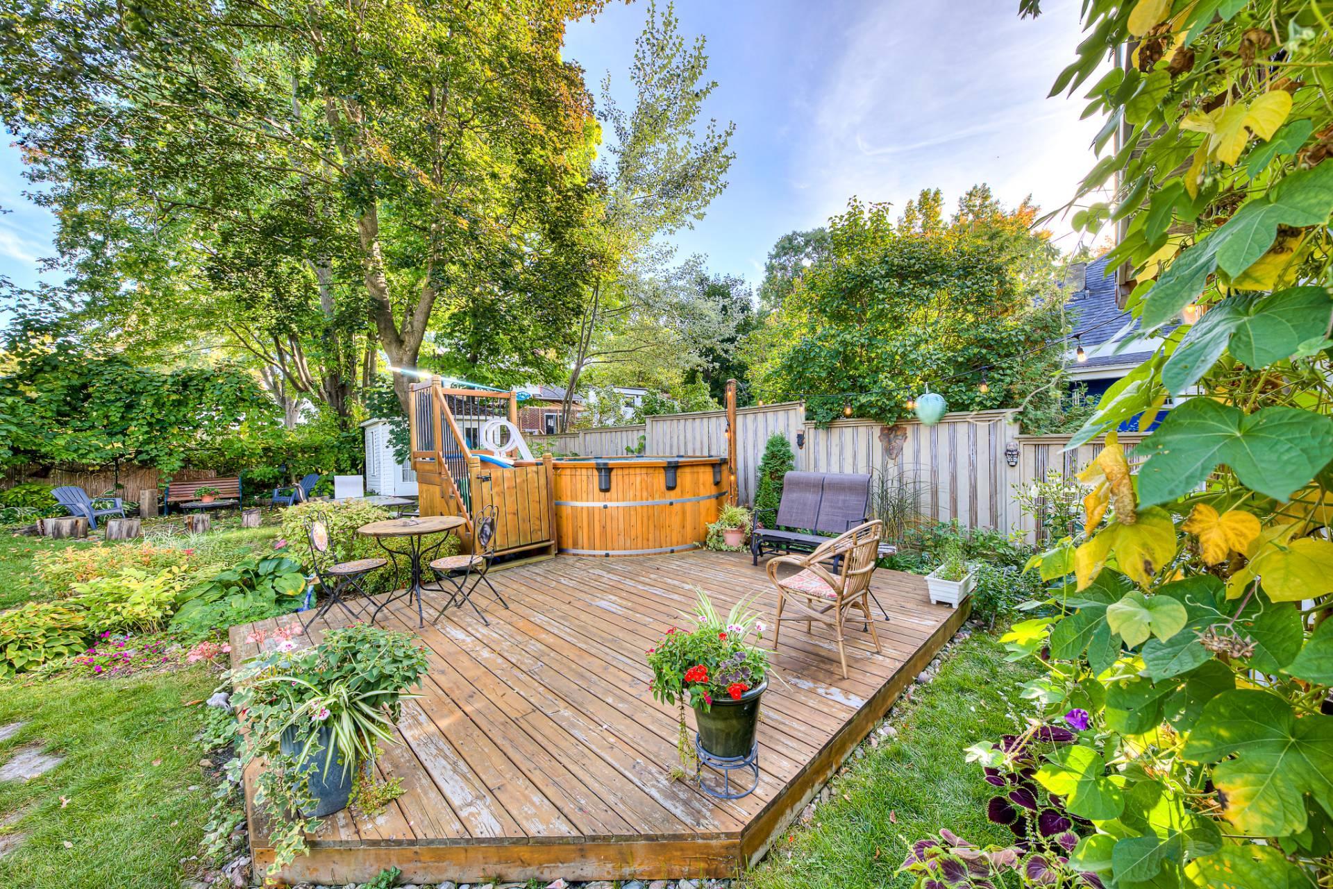 









20


Rue Touchette

,
Laval (Sainte-Rose),




QC
H7L1J5

