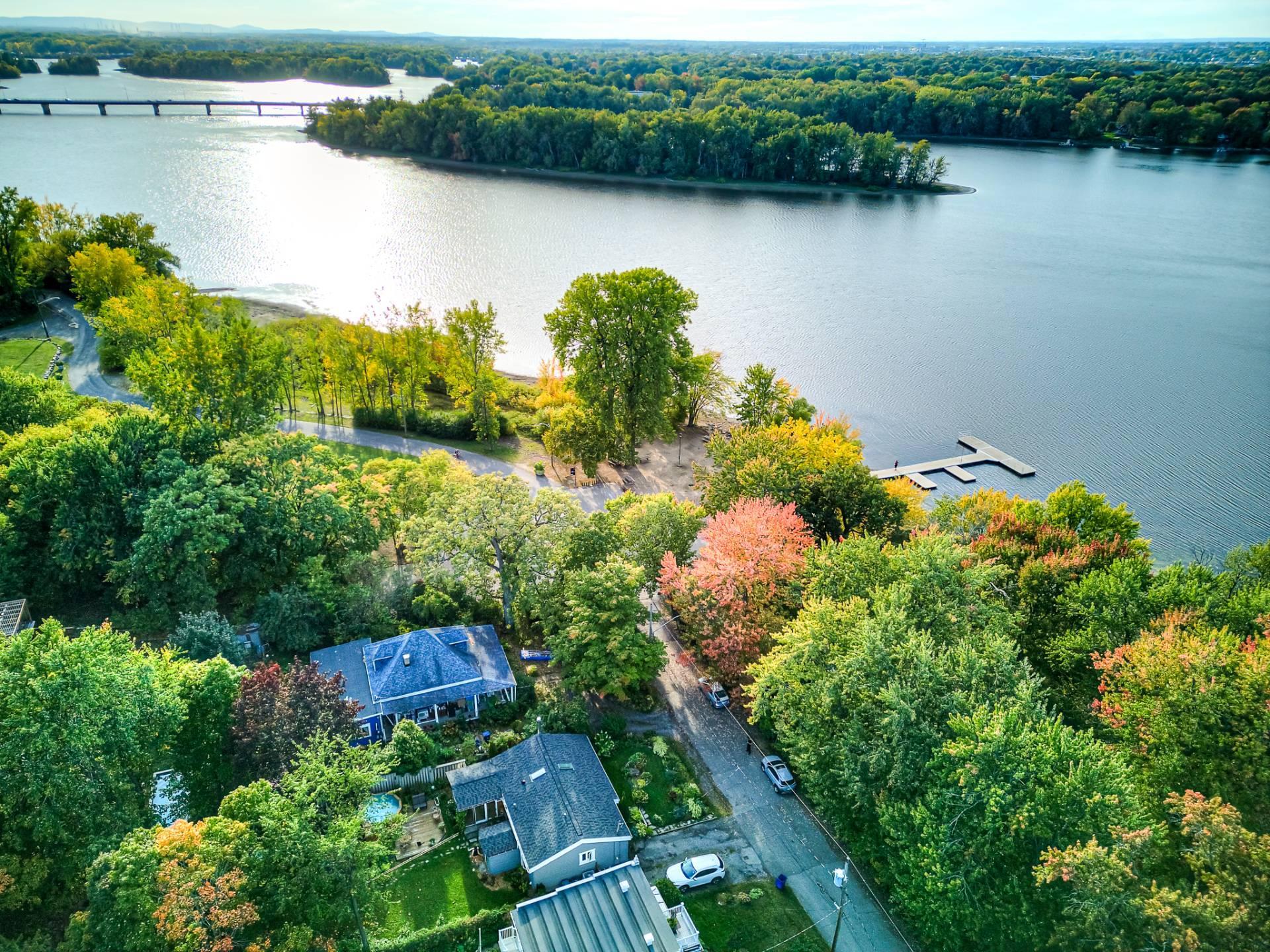 









20


Rue Touchette

,
Laval (Sainte-Rose),




QC
H7L1J5

