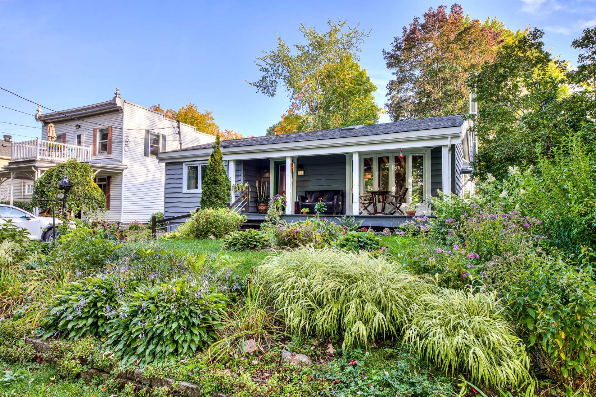 









20


Rue Touchette

,
Laval (Sainte-Rose),




QC
H7L1J5

