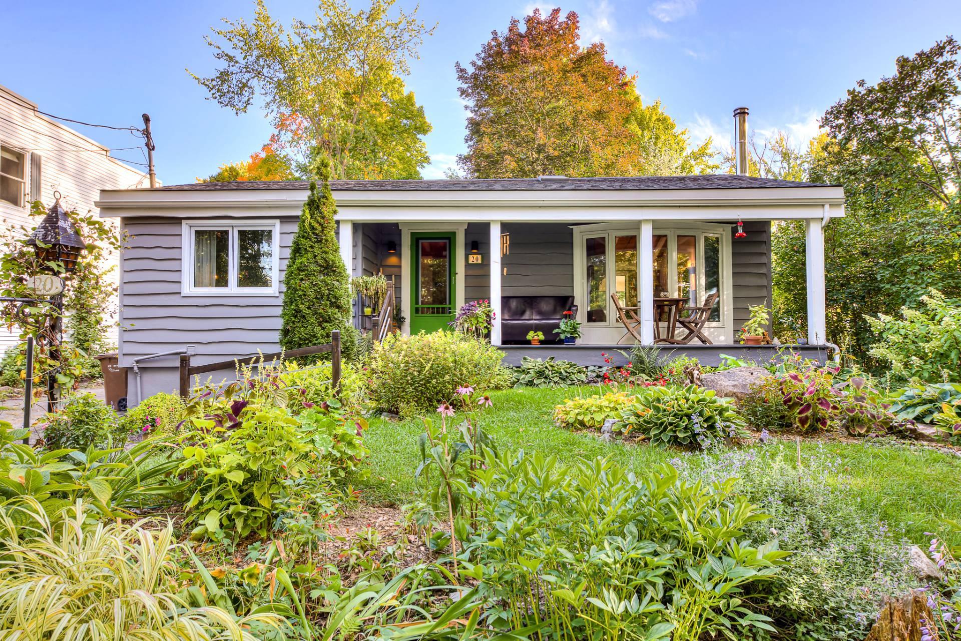 









20


Rue Touchette

,
Laval (Sainte-Rose),




QC
H7L1J5

