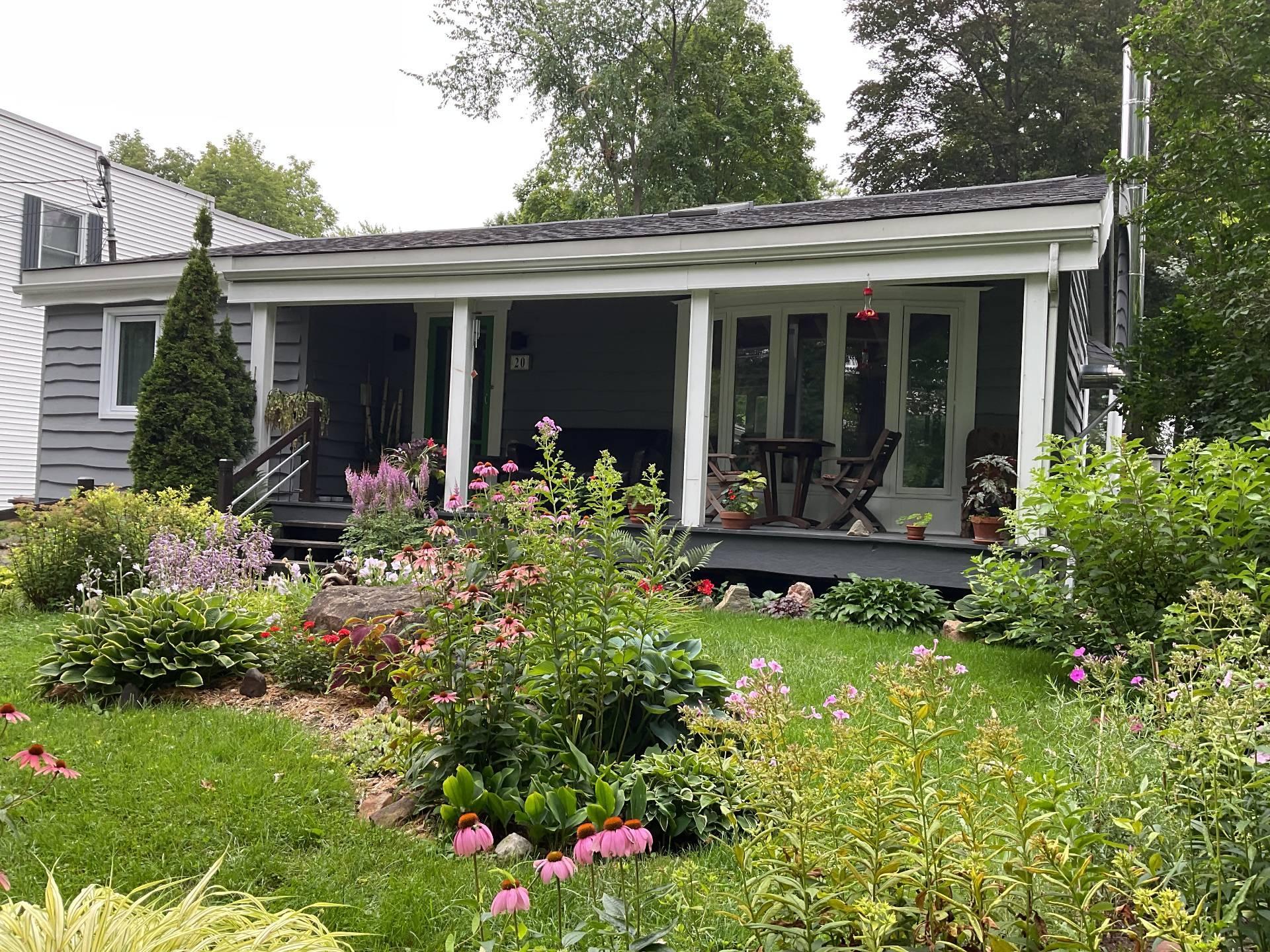 









20


Rue Touchette

,
Laval (Sainte-Rose),




QC
H7L1J5

