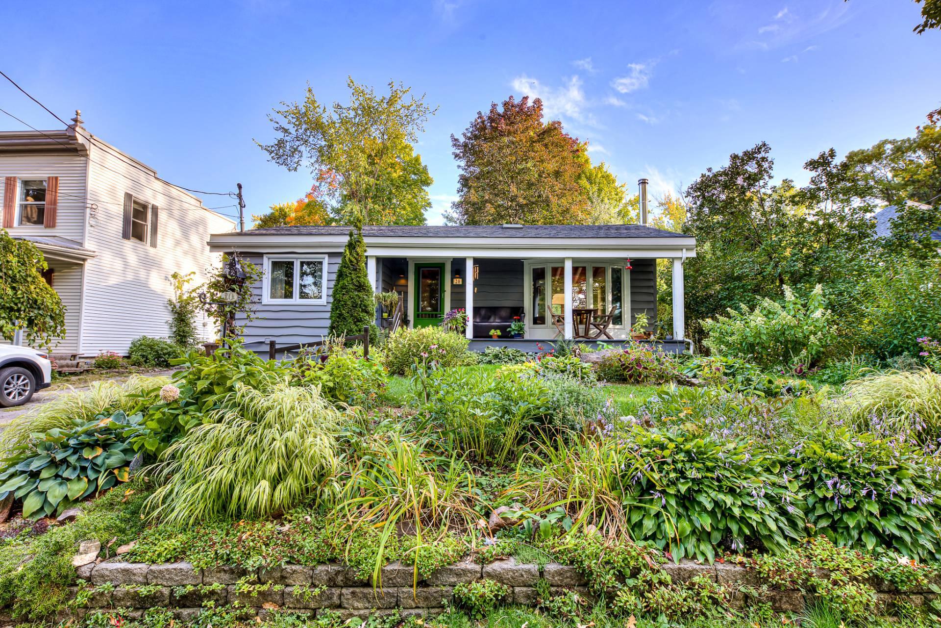 









20


Rue Touchette

,
Laval (Sainte-Rose),




QC
H7L1J5

