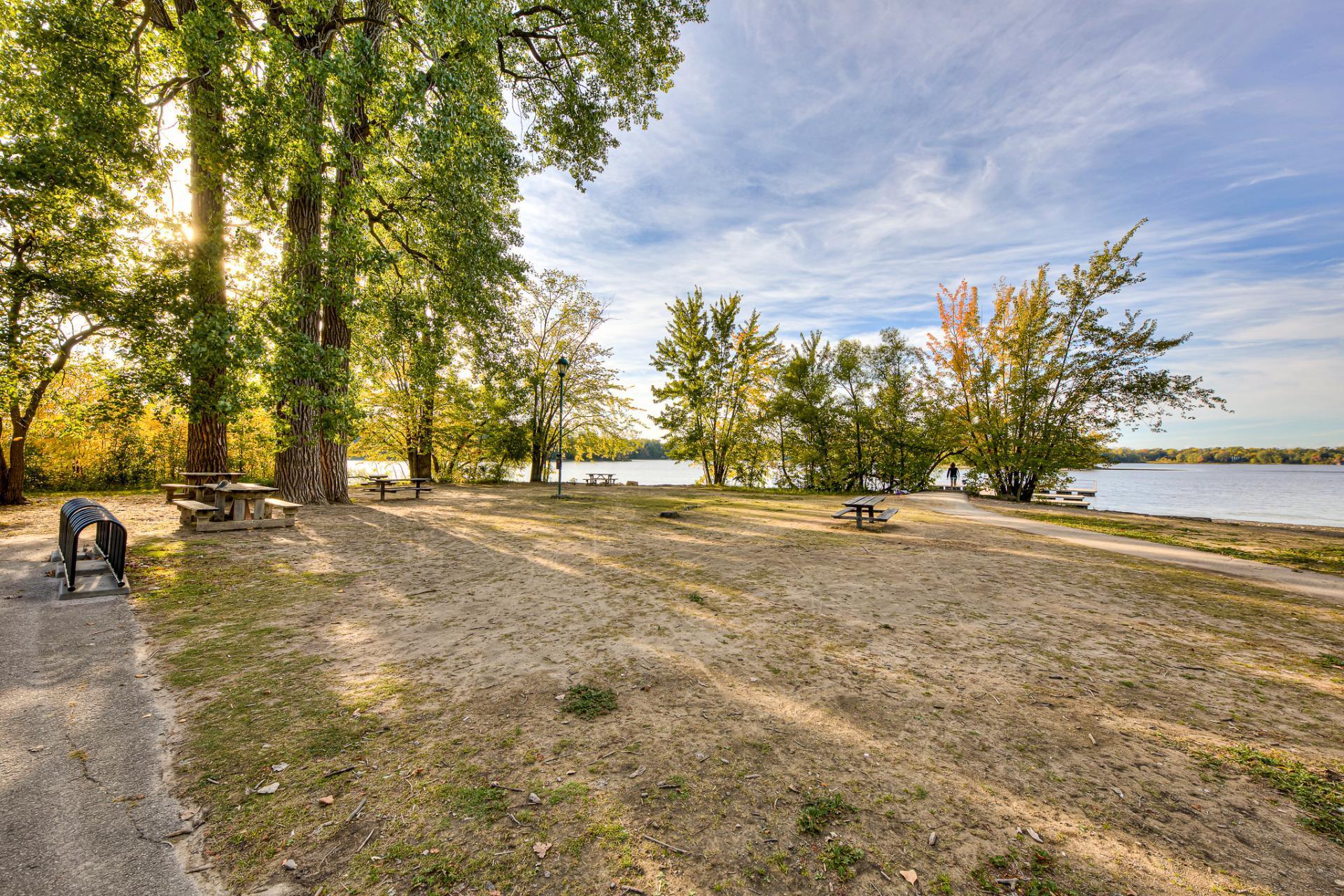 









20


Rue Touchette

,
Laval (Sainte-Rose),




QC
H7L1J5

