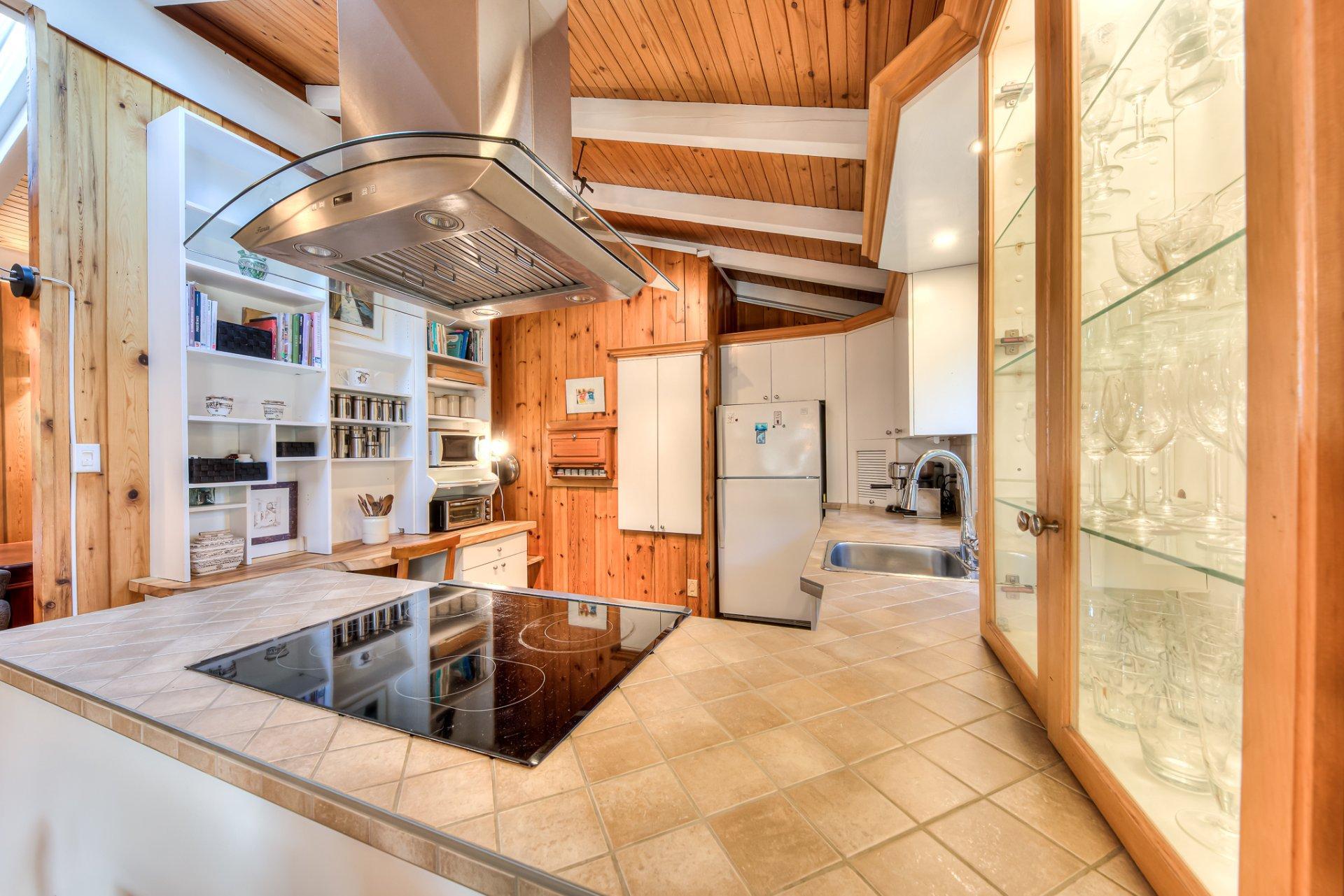 









20


Rue Touchette

,
Laval (Sainte-Rose),




QC
H7L1J5

