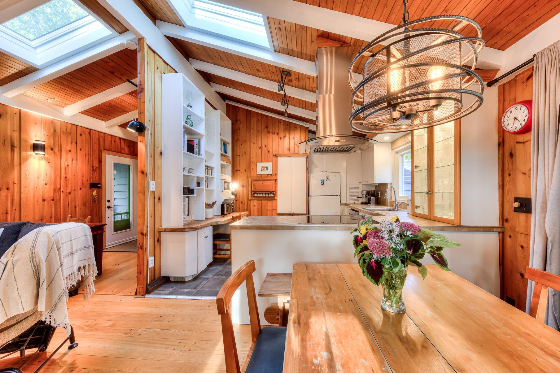 









20


Rue Touchette

,
Laval (Sainte-Rose),




QC
H7L1J5

