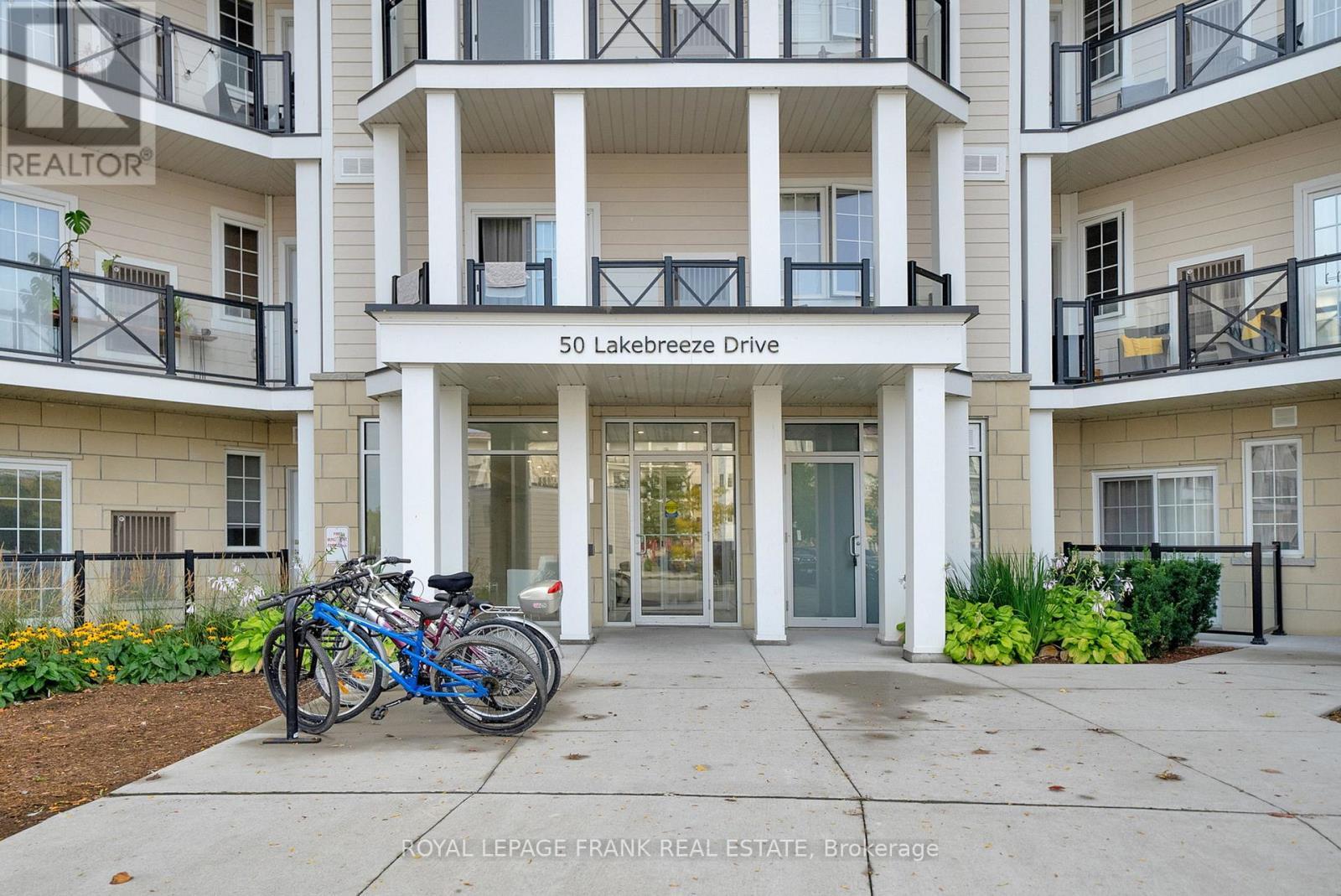 












318 - 50 LAKEBREEZE DRIVE

,
Clarington (Newcastle),




Ontario
L1B0V9


