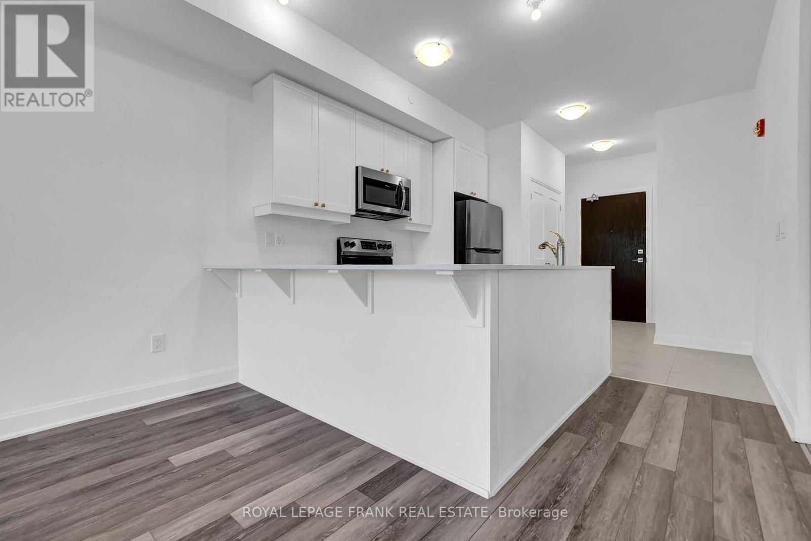 












318 - 50 LAKEBREEZE DRIVE

,
Clarington (Newcastle),




Ontario
L1B0V9

