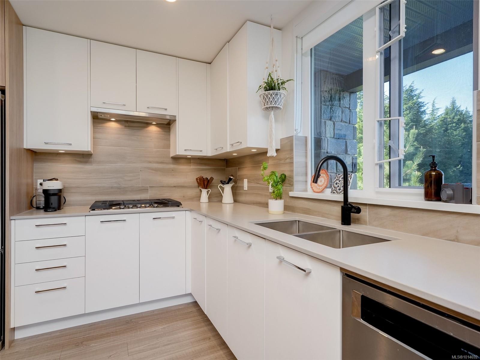 









960


Reunion

Ave, 218,
Langford,




BC
V9B 0W5


