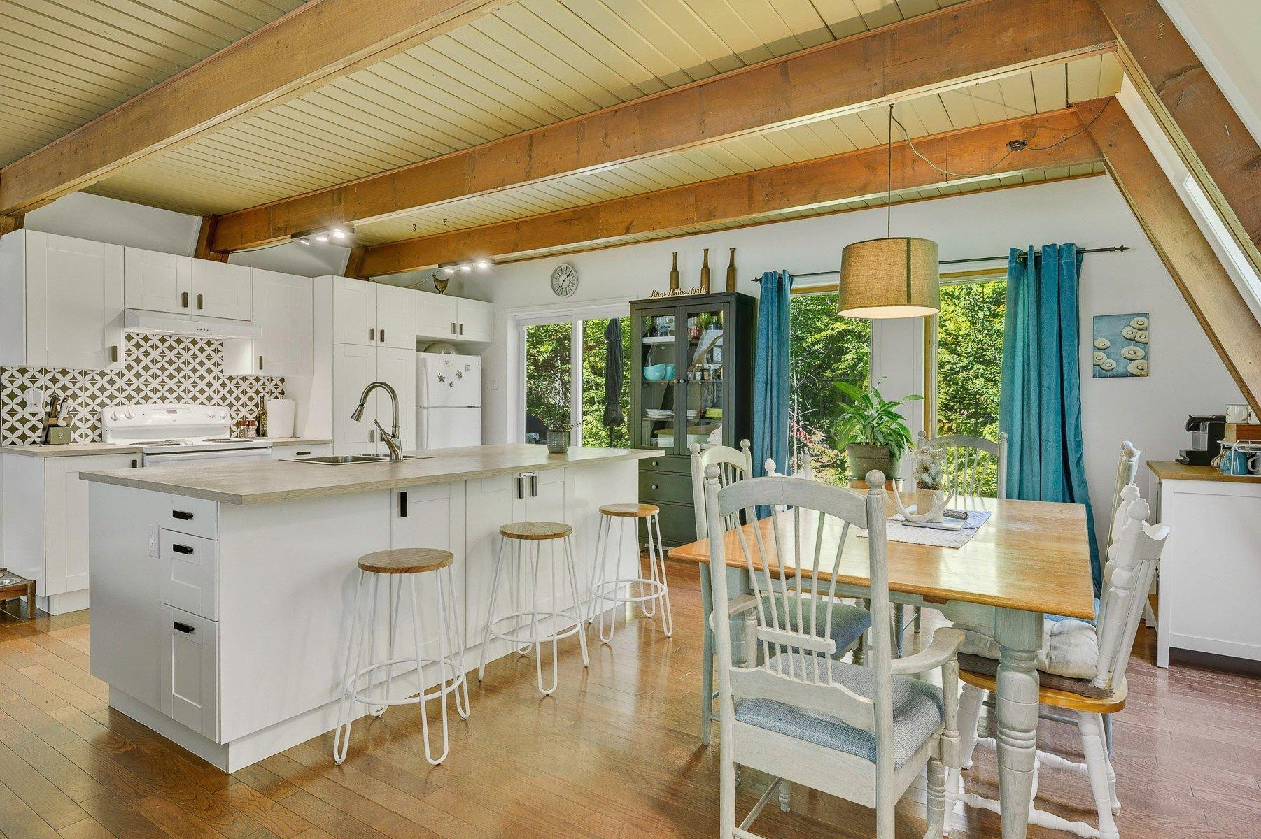 









1507


Rue des Bécassines

,
Sainte-Adèle,




QC
J8B2C3

