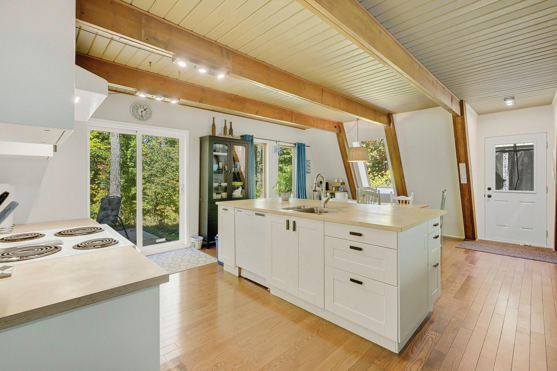 









1507


Rue des Bécassines

,
Sainte-Adèle,




QC
J8B2C3

