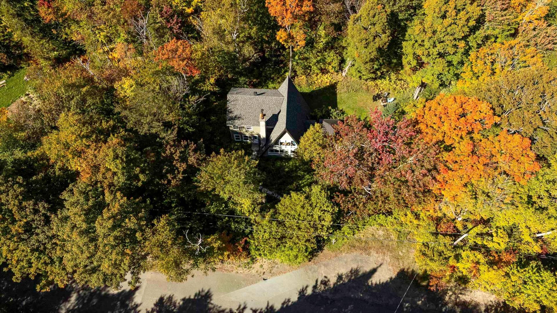 









1507


Rue des Bécassines

,
Sainte-Adèle,




QC
J8B2C3

